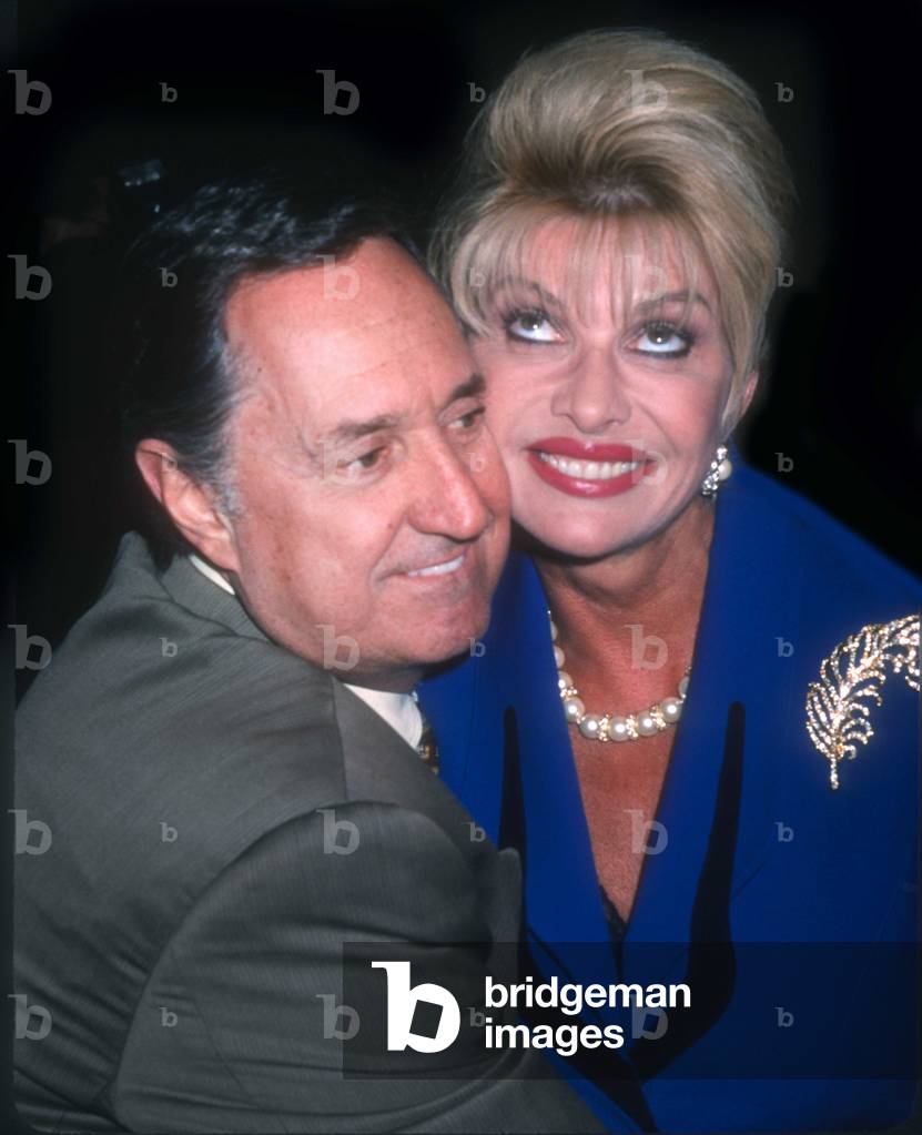 Ivana Trump and Neil Sedaka, 2000 (photo)