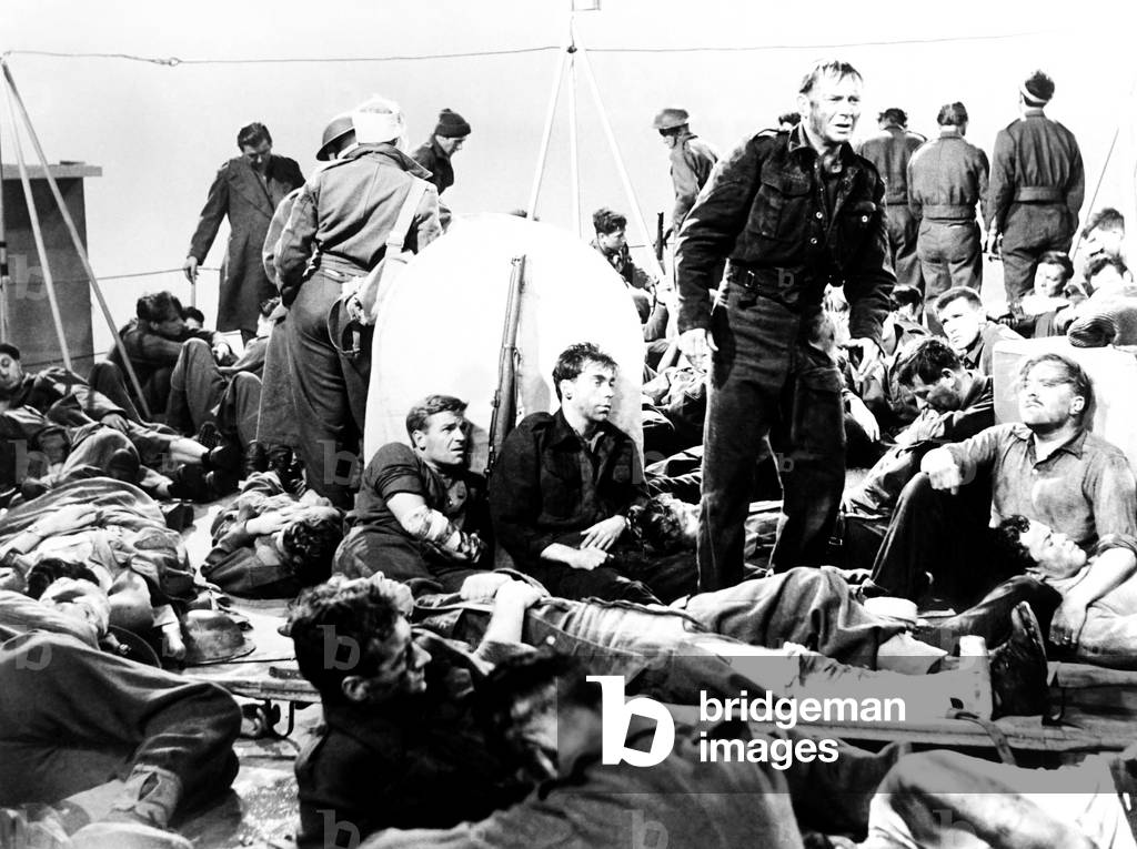 DUNKIRK, John Mills (standing, right), 1958