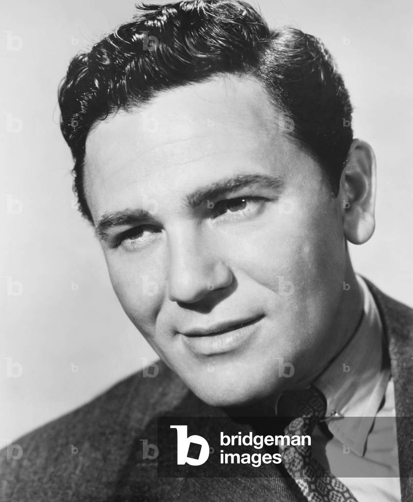 THE FALLEN SPARROW, John Garfield, 1943