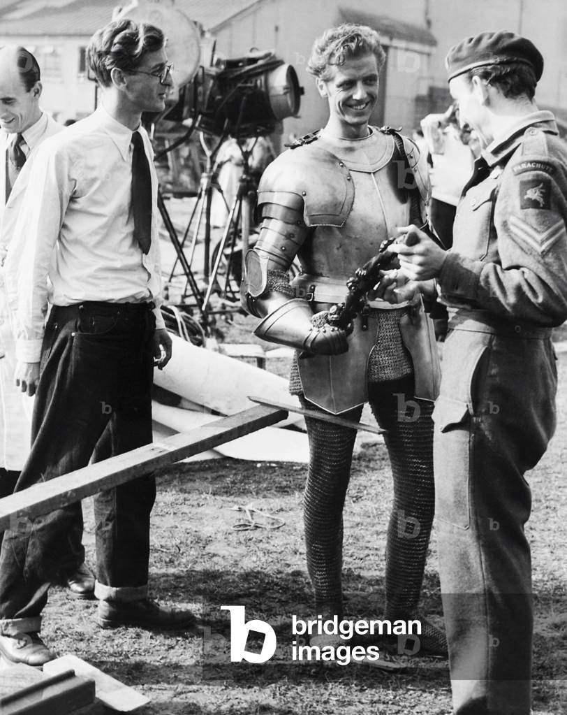 FAME IS THE SPUR, from left: producer John Boulting, Guy Verney with visiting paratrooper on set, 1947
