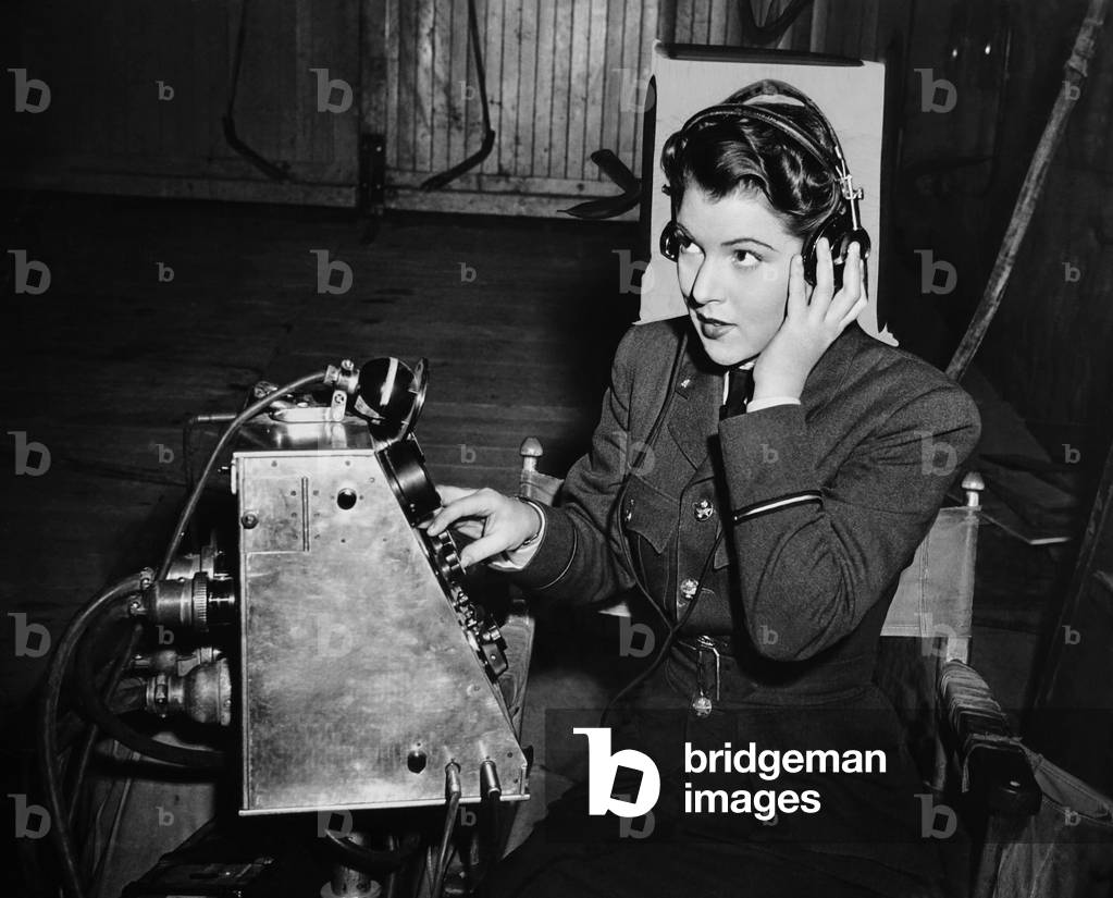 EAGLE SQUADRON, Diana Barrymore on set, 1942