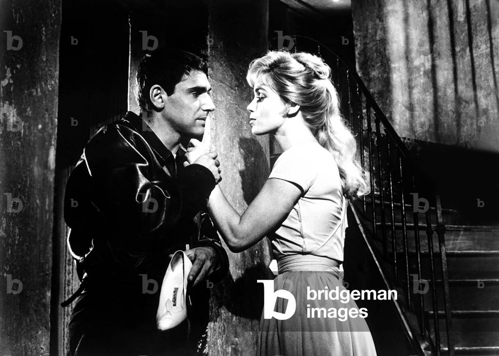 DES FEMMES DISPARAISSENT, (aka THE ROAD TO SHAME), from left, Robert Hossein, Estella Blain, 1959