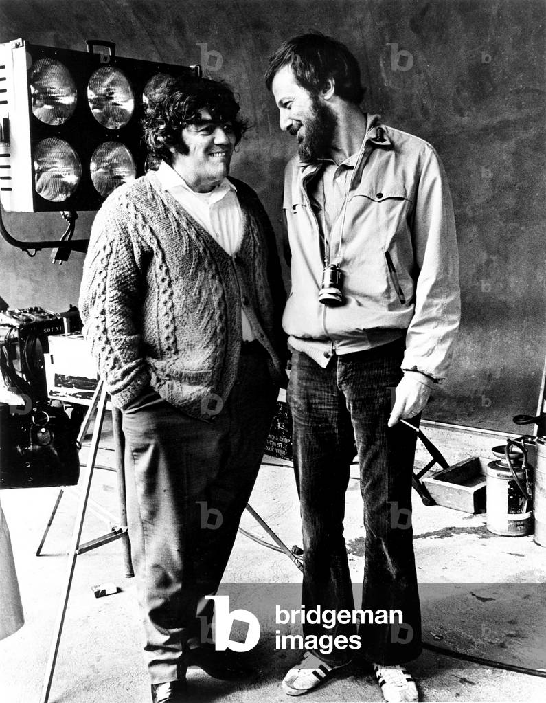 THE GANG THAT COULDN'T SHOOT STRAIGHT, from left, novelist Jimmy Breslin, director James Goldstone, on-set, 1971