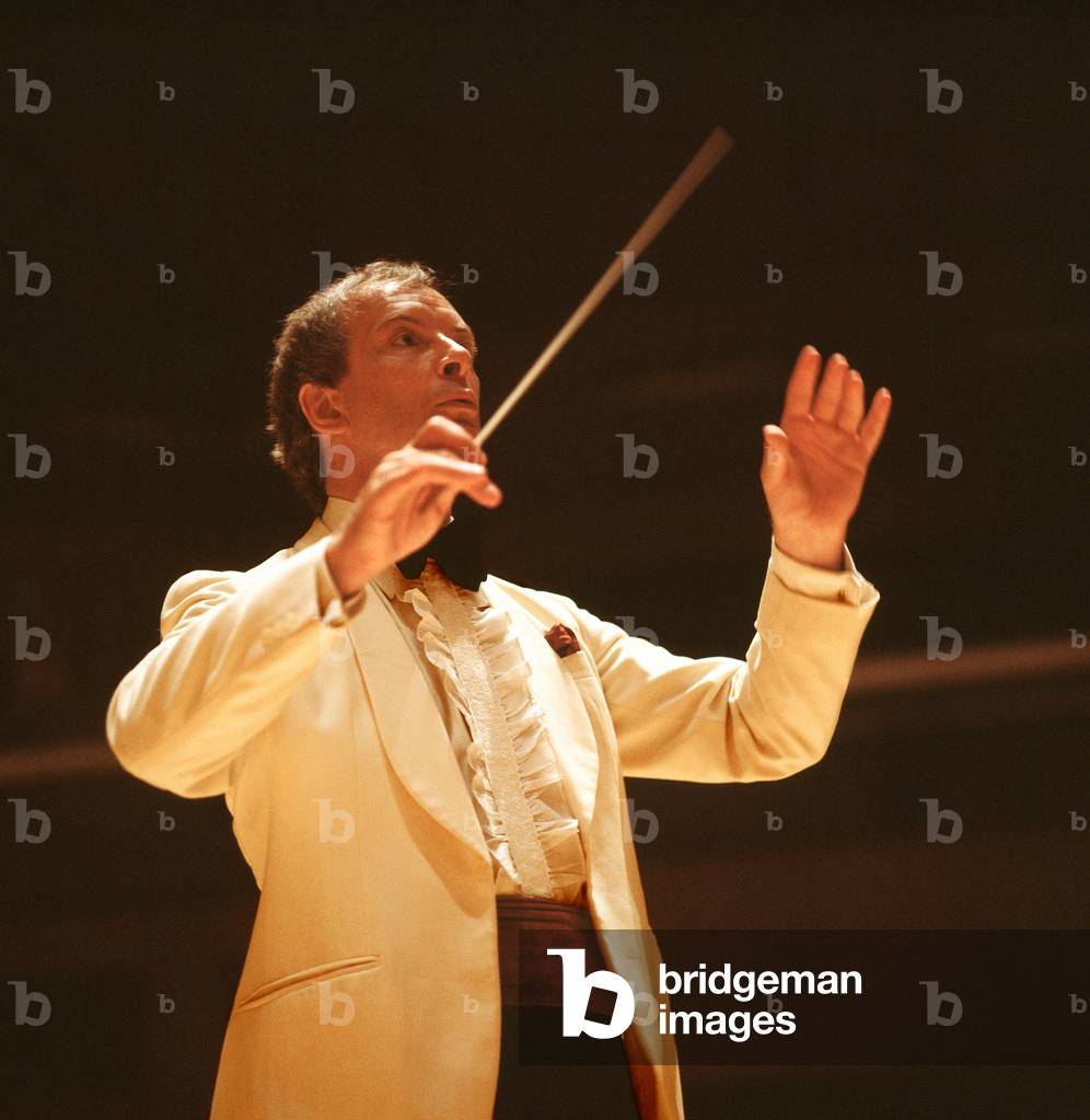 Christopher Hogwood conducting c1985