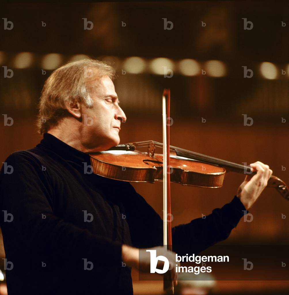 Yehudi Menuhin playing the
