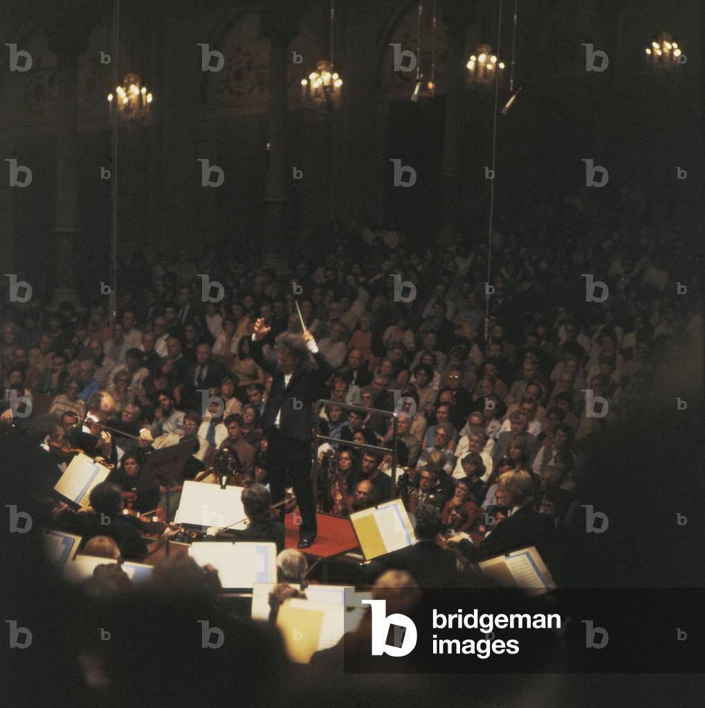 Vladimir Ashkenazy conducting
