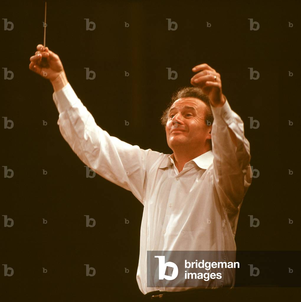 Sir Colin Davis conducting