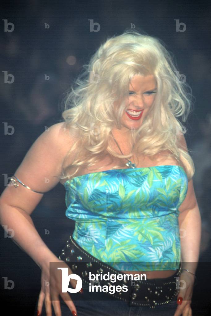 Image of Anna Nicole Smith at LANE BRYANT LINGERIE FASHION SHOW, NY