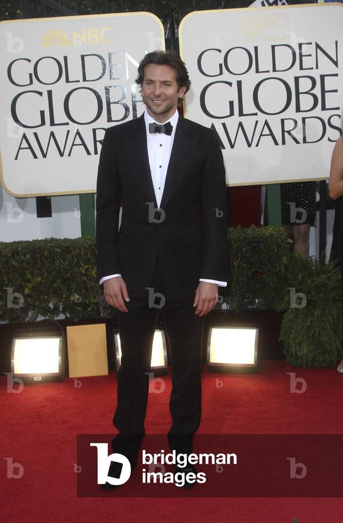 bradley cooper cigarette Image of Bradley Cooper (in einem Smoking von Tom Ford) bei der