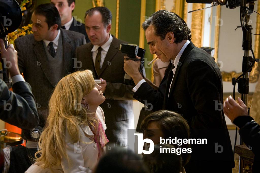 kate hudson cigarette Image of NINE, Kate Hudson (seated), Daniel Day-Lewis (with cigarette),  2009. ph: