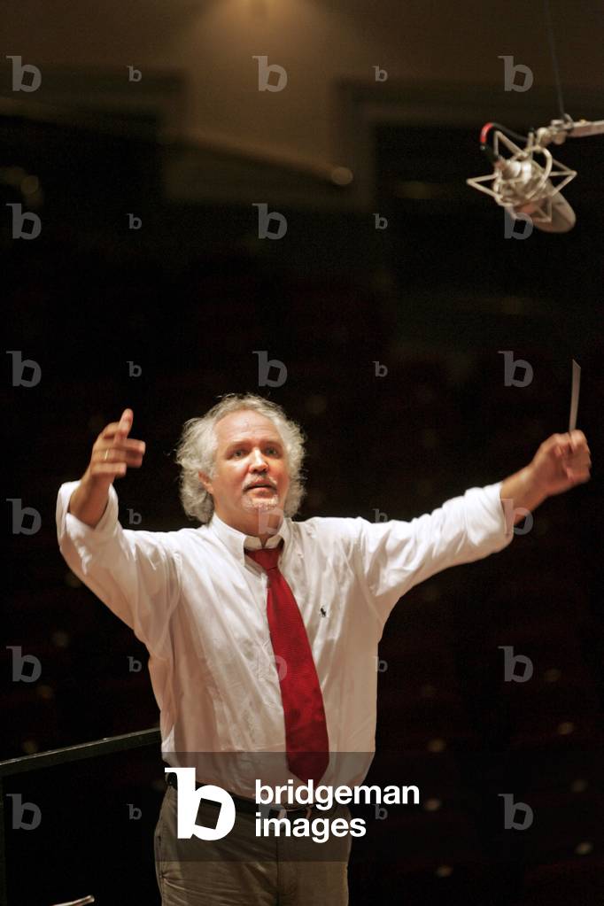 Donald Runnicles rehearsing Verdi's