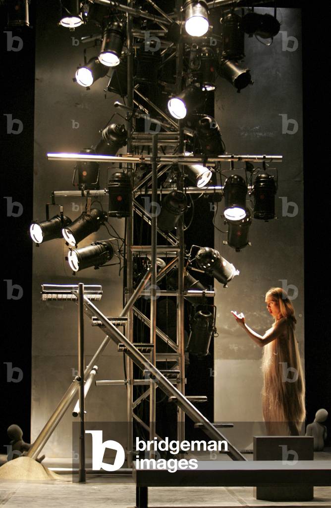 Stuart MacRae 's opera