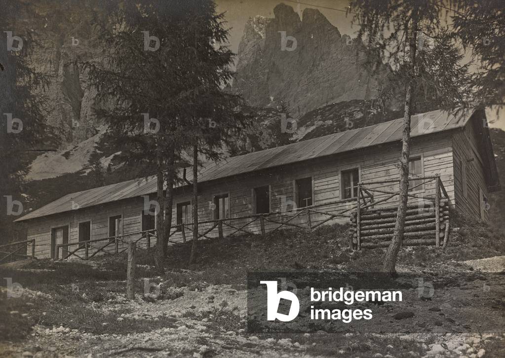 First World War: hut in Ospedaletto, Trento, Italy (b/w photo)