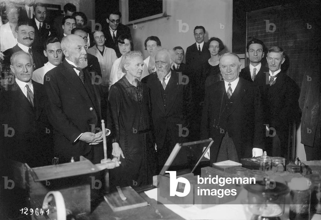 The French President of the Republic, Gaston Doumergue, together with Marie Curie visiting the Institute of Radiology