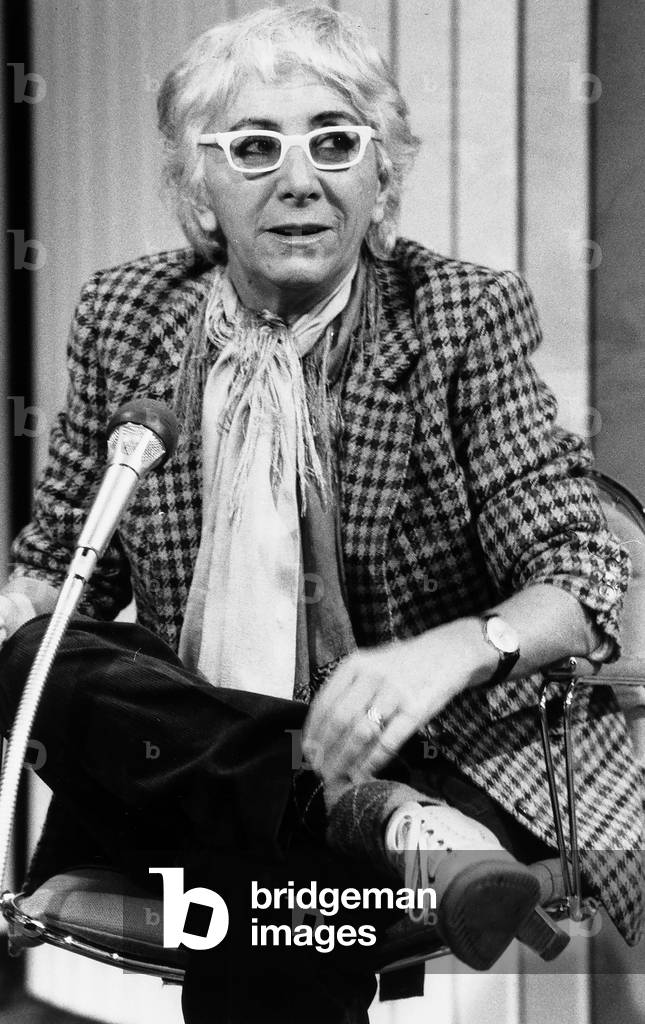 The director Lina Wertmüller speaking. She is seated in front of a microphone.