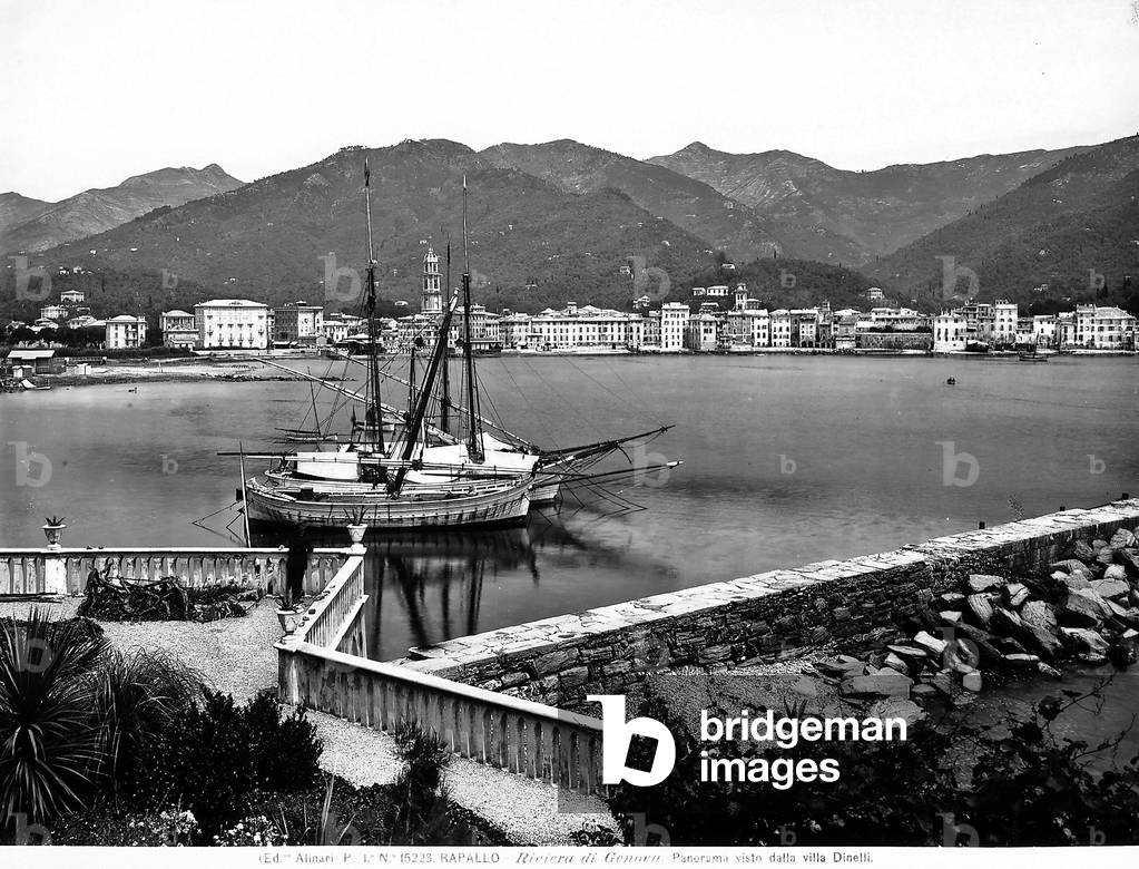 The gulf and the touristic places in Rapallo, along the Genoese riviera