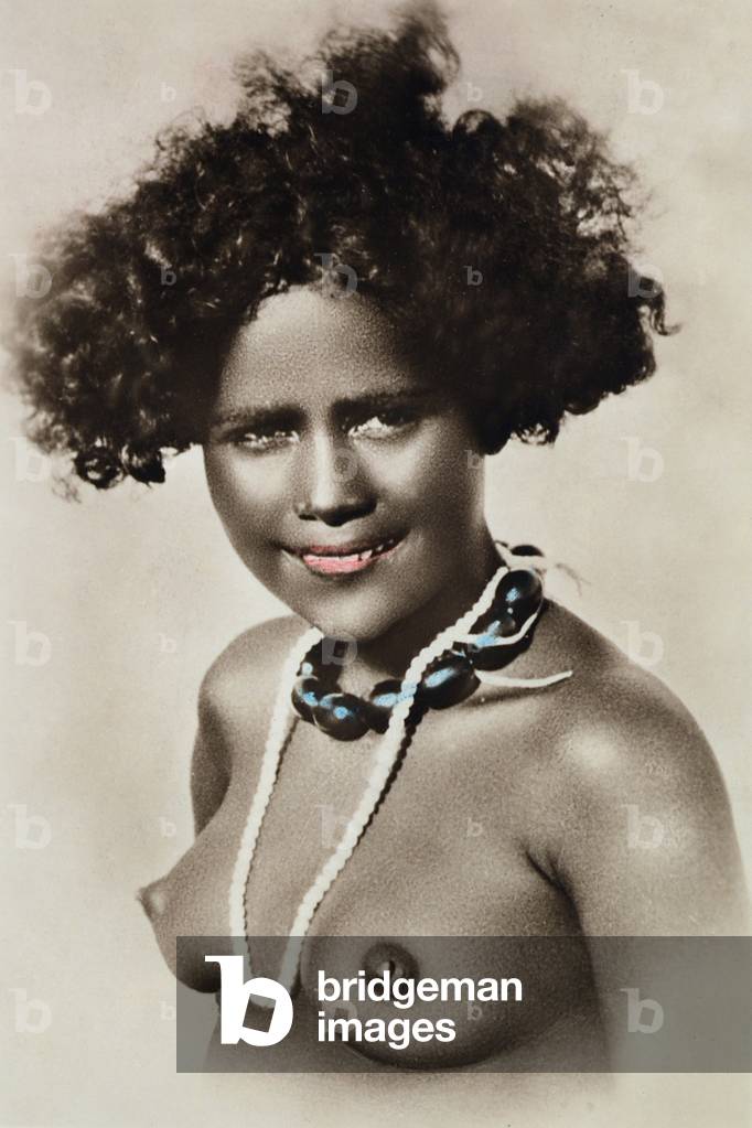 Young Ethiopian girl with necklace (photo)