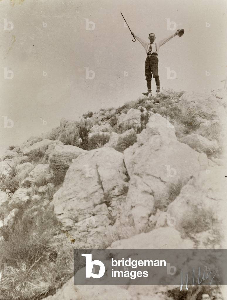 A man on top of the peak, Apuan