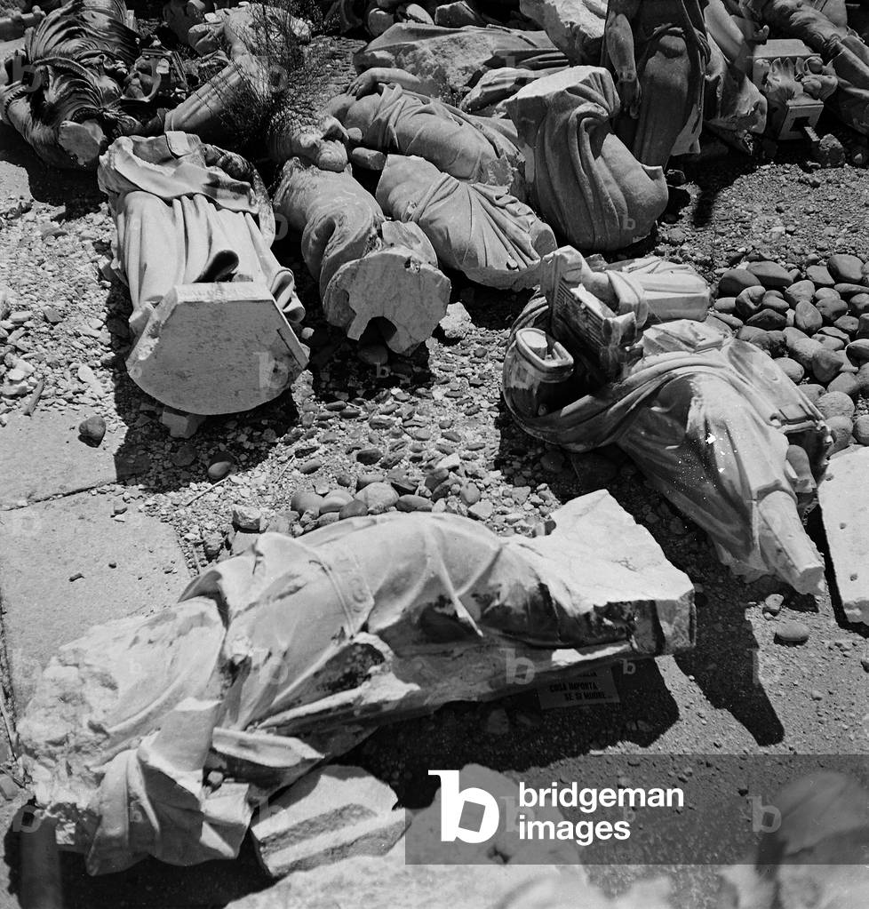 Bombardment of Milan during the Second World War: some destroyed statues from the city Cathedral