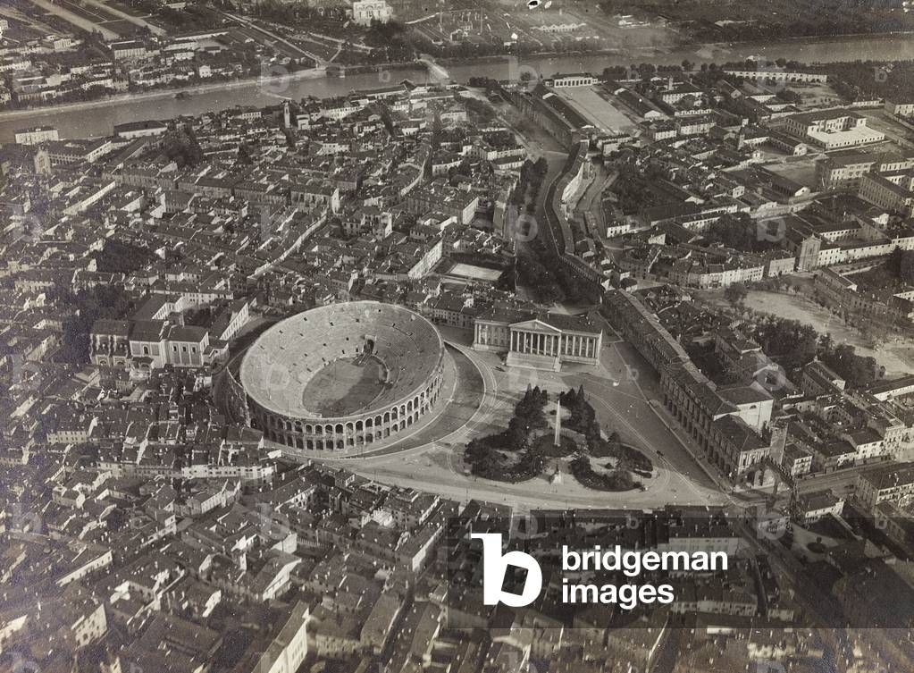 First World War: view of Verona with the Arena and the river Adige, taken from a blimp of the Italian Army (b/w photo)