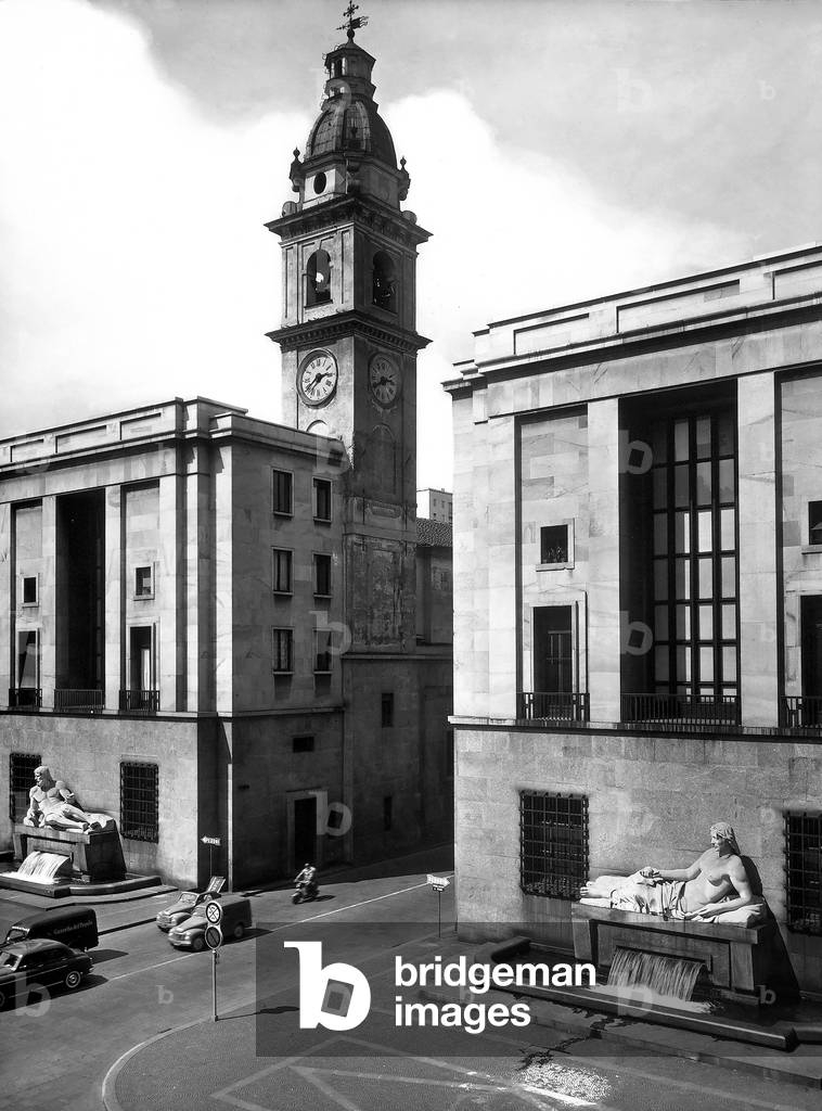 Via Roma in Turin. View of the back of the churches of San Carlo and Santa Cristina with the fountains representing the rivers Po and Dora