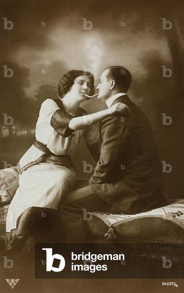 Postcard depicting a portrait of a couple of lovers, 