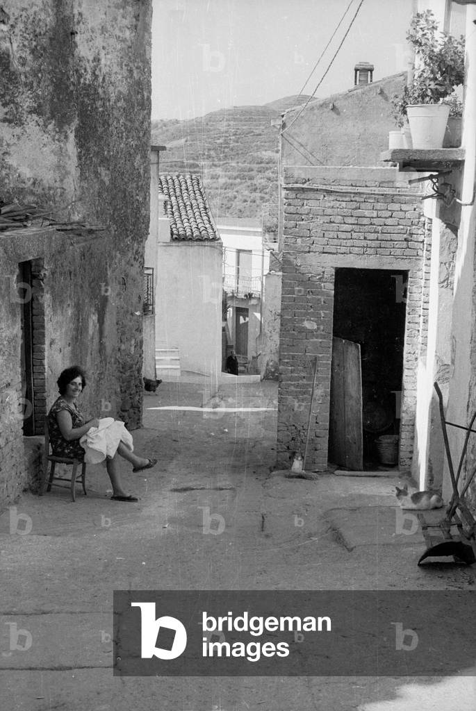 One day in Carfizzi: alley in the old