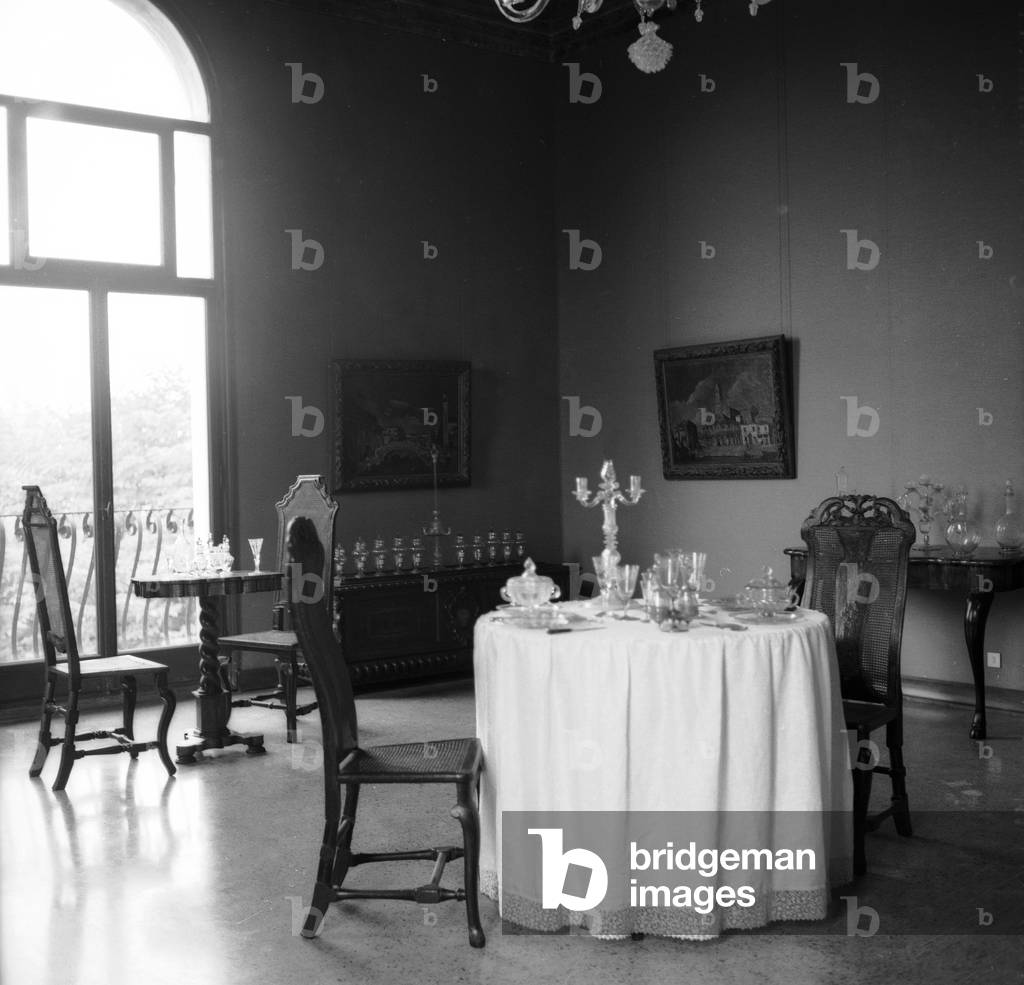 Inside Dish with Murano glass (b/w photo)