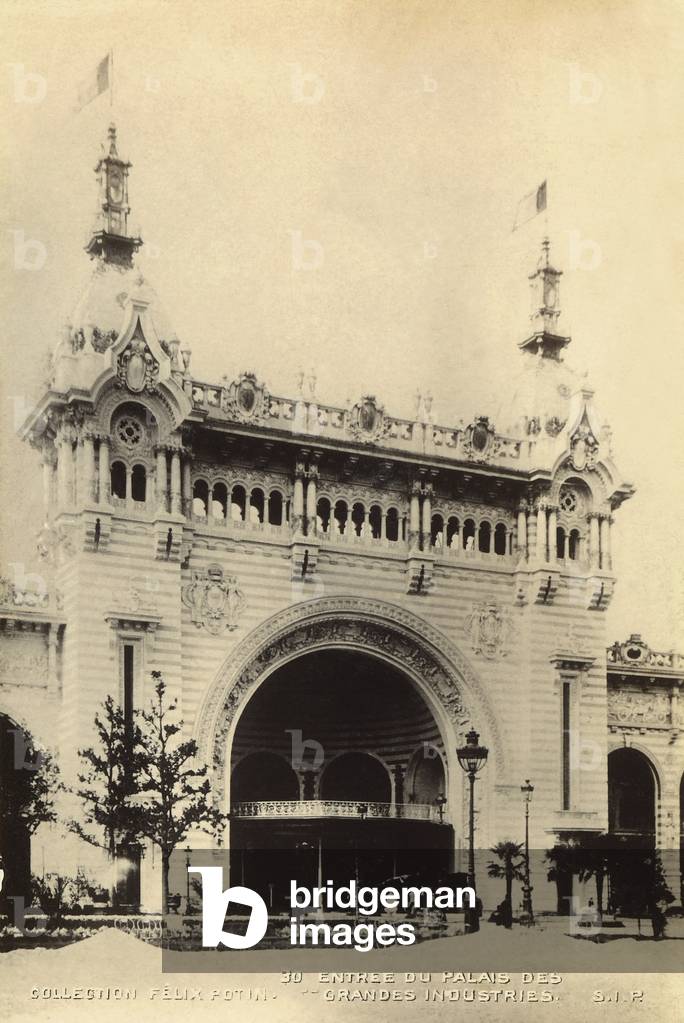 1900 Paris World's Fair: entrance to the heavy industry pavilion