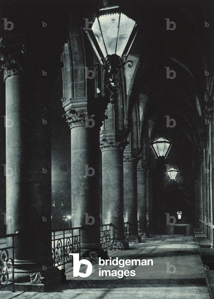 The arcade of the Rathaus, seen by night, in Vienna