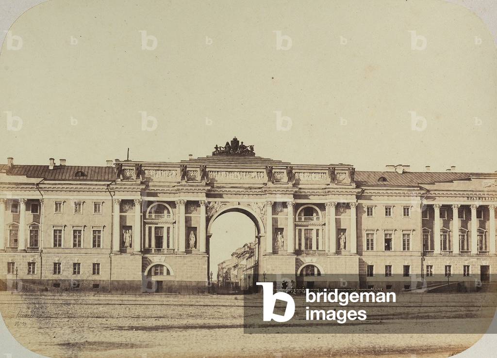 Arch of Triumph between the General Staff building and Ministry of Foreign Affairs, St. Petersberg, Russia