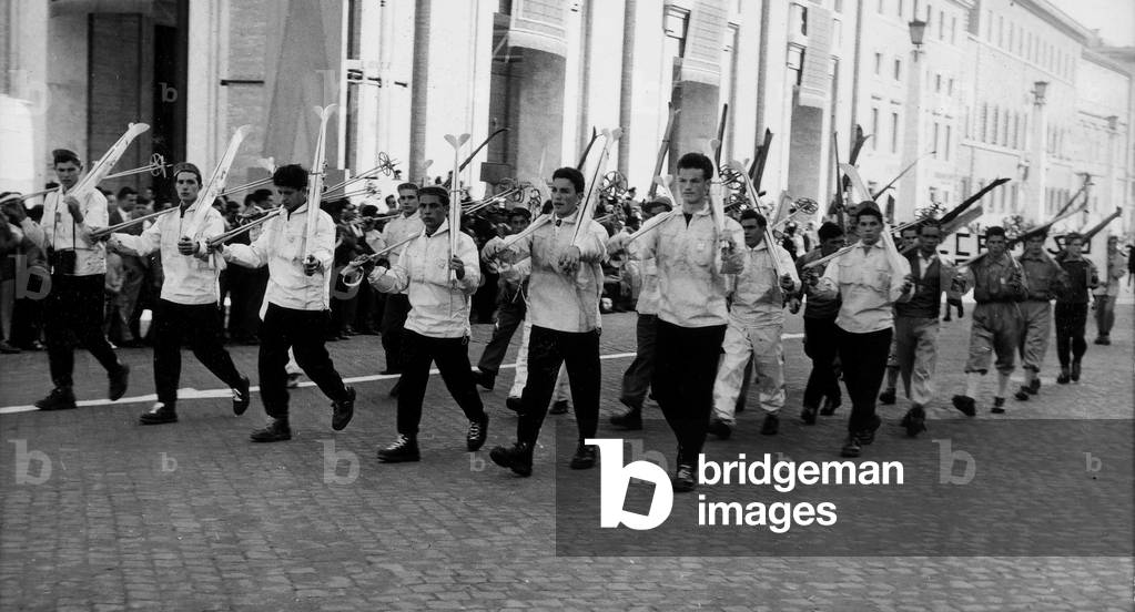 The ceremonies and games called by the Centro Sportivo Italiano: the skiers walking in Rome in the procession of athletes