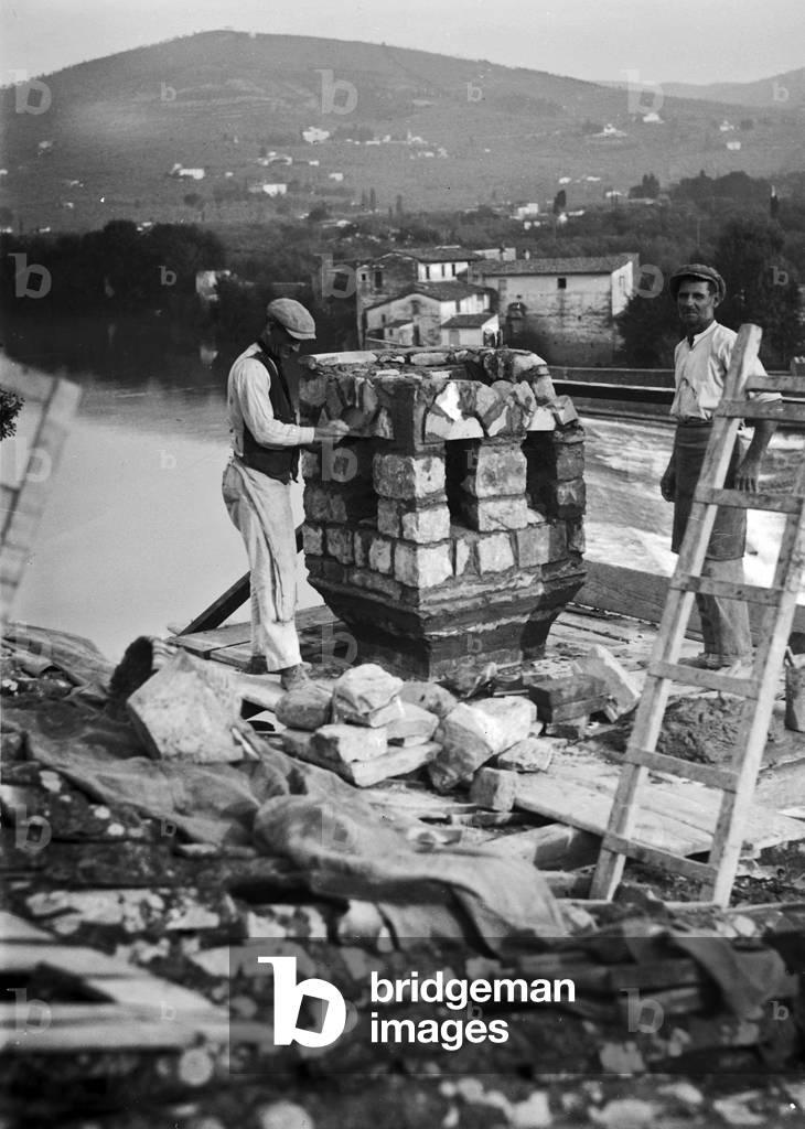 Bricklayers working on the roof of the water mill Rovezzano