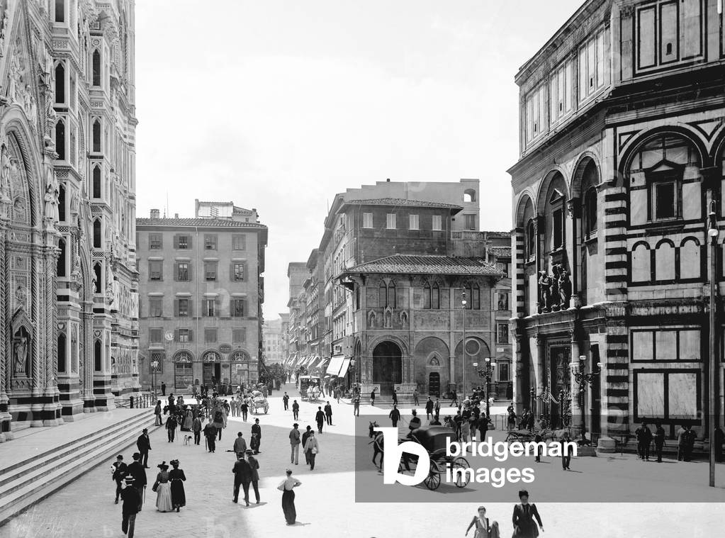Passers-by and carriages in Piazza Duomo, Florence