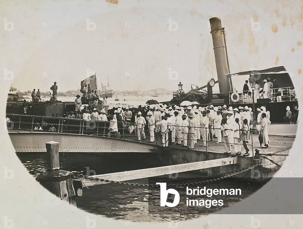 Embarkation of European tourists, 1910 (print on double-weight paper)