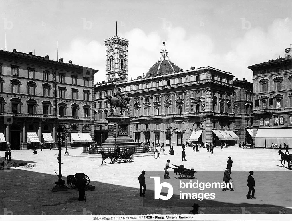 View of Piazza della Repubblica, formerly Vittorio Emanuele II with monument of the same names (located since 1932 in the piazza opposite le Cascine), Florence. The coffee 