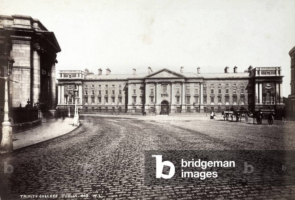 Trinity College in Dublin. The building hosts the University of Dublin founded by queen Elizabeth I in 1591. The main building is from the eighteenth century.