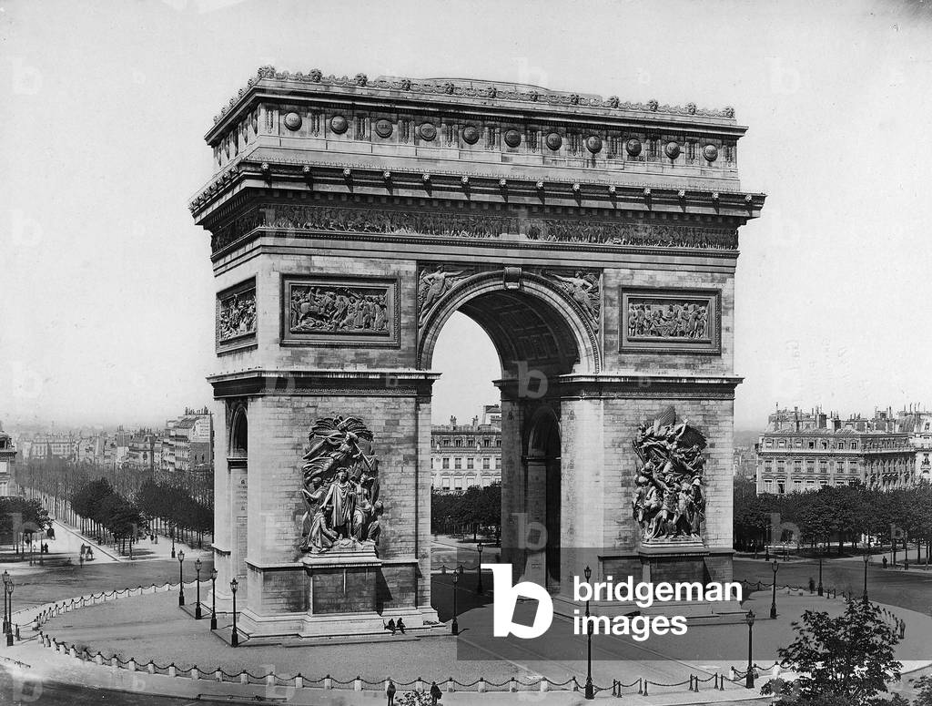 L'Arc de Triomphe in Place Charles de Gaulle, in Paris