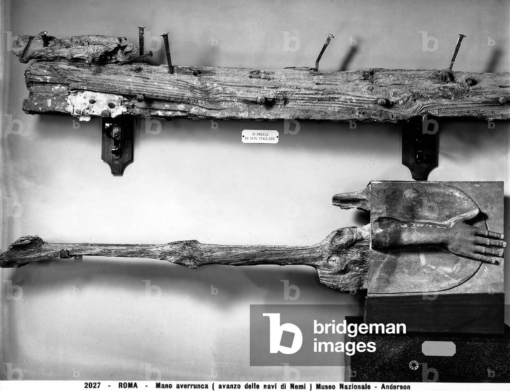 Hand of Averrunca and oar fragments found during the excavation of the Roman ships at Lake Nemi 