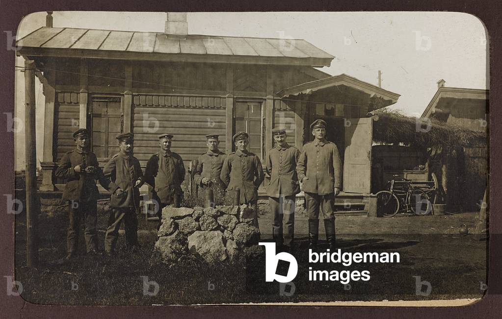 First World War: the 'Ukraine in the years 1914-1916 during the invasion of the German army. Portrait of group (b/w photo)