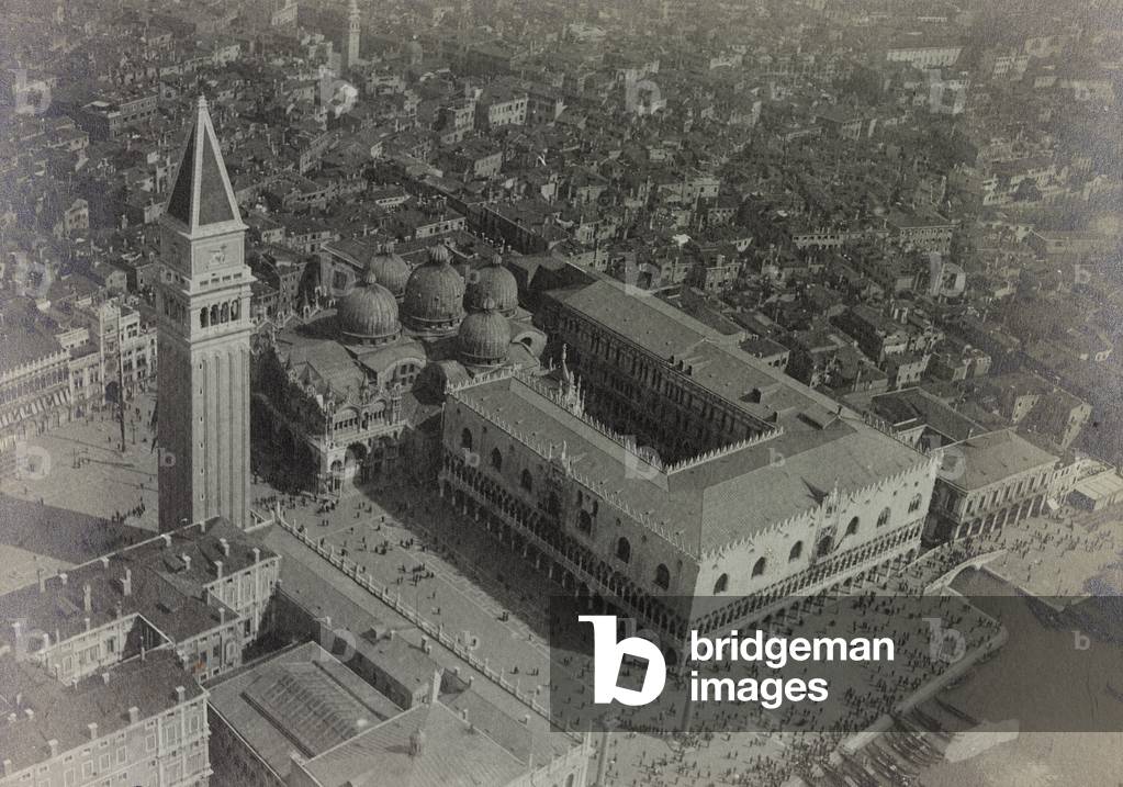 First World War: Piazza San Marco in Venice, Italy photographed from an airship of the Italian Army (b/w photo)