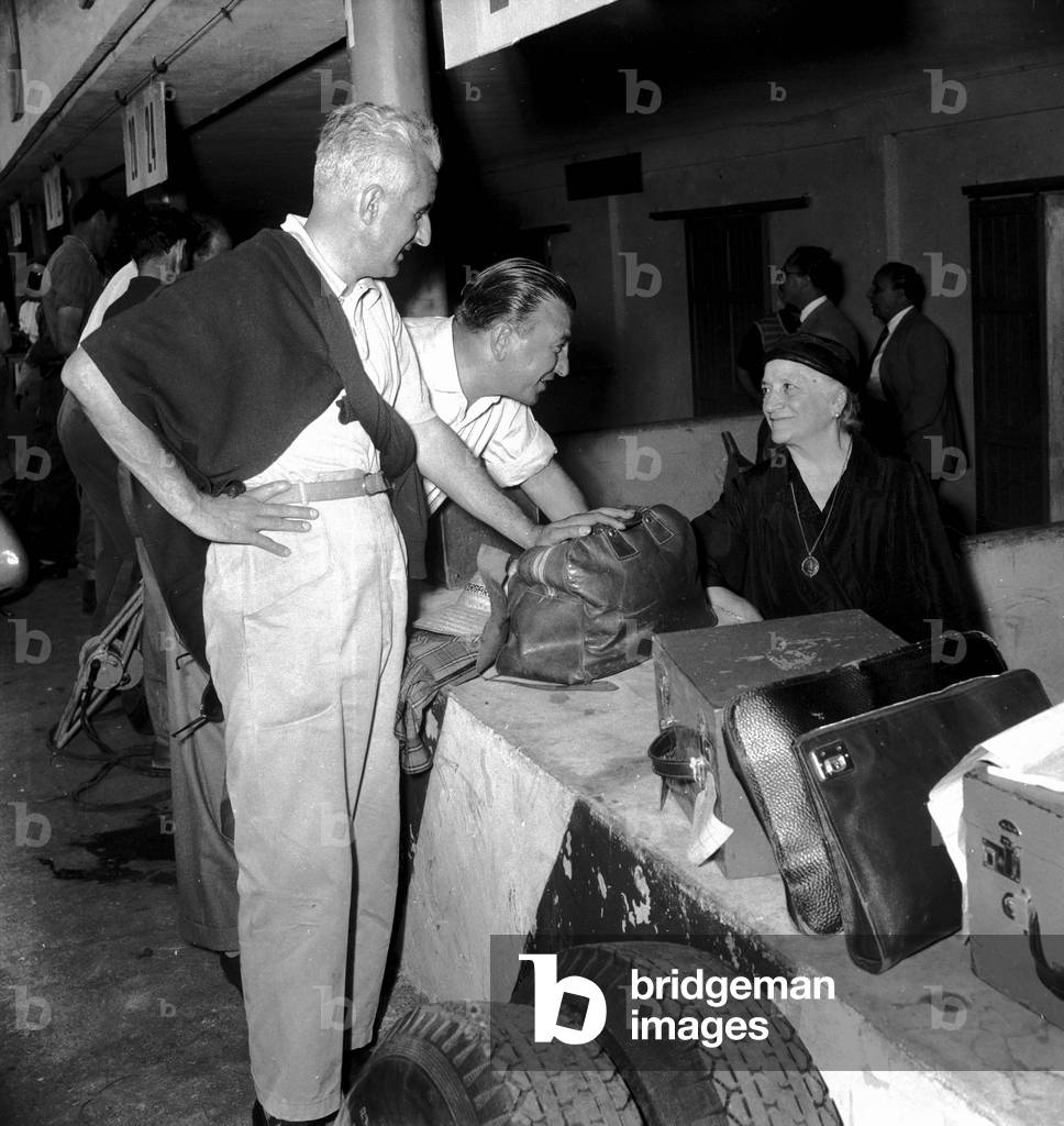 Villoresi Serafini and the wife of Ferrari at the Grand Prix of Italy, 1952 (b/w photo)