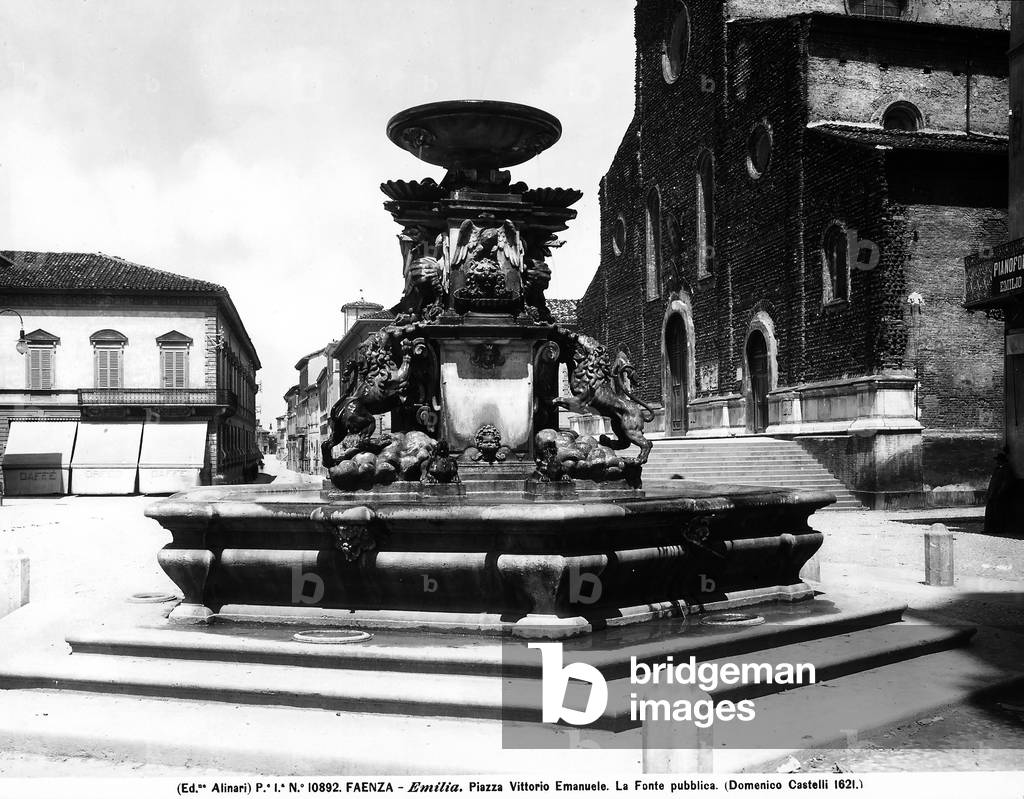 The public fountain in Piazza Vittorio Emanuele in Faenza.