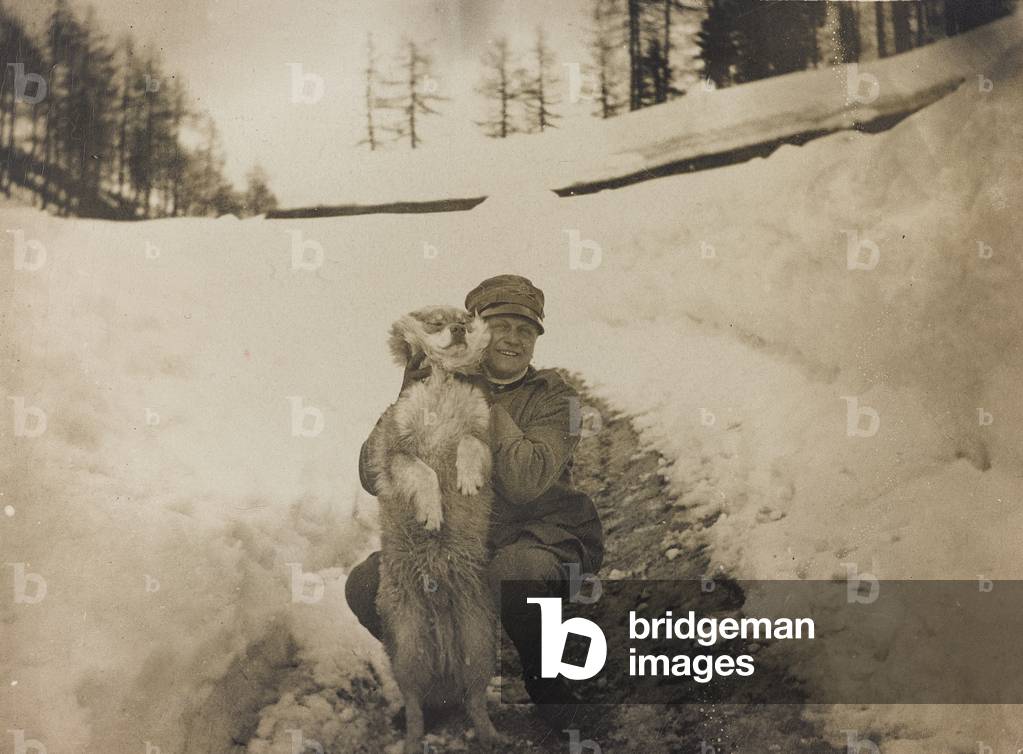 World War I: Italian soldier with dog (b/w photo)
