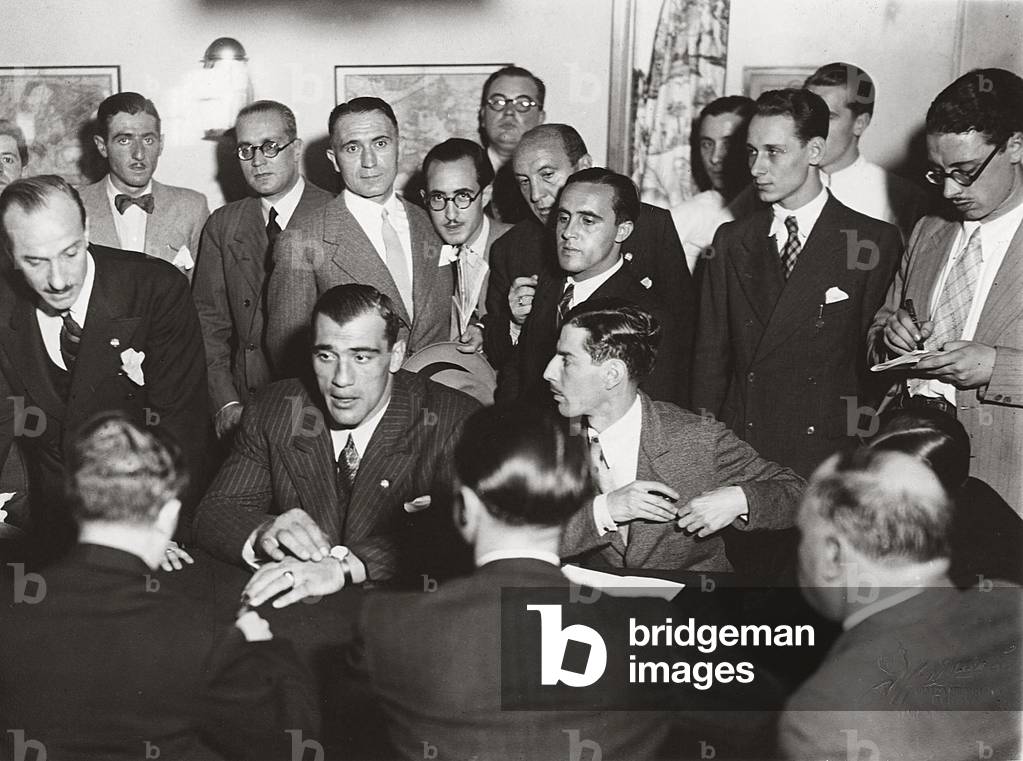 Carnera among journalists on the ship 