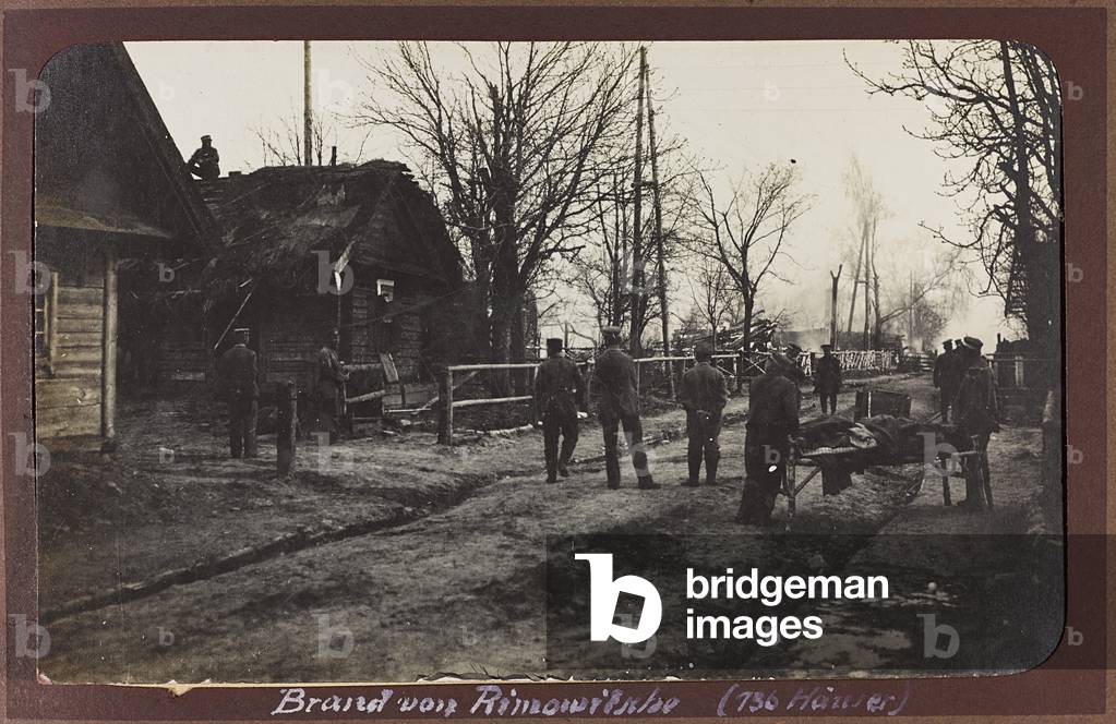 First World War: the 'Ukraine in the years 1914-1916 during the invasion of the German army. Military with a wounded (b/w photo)