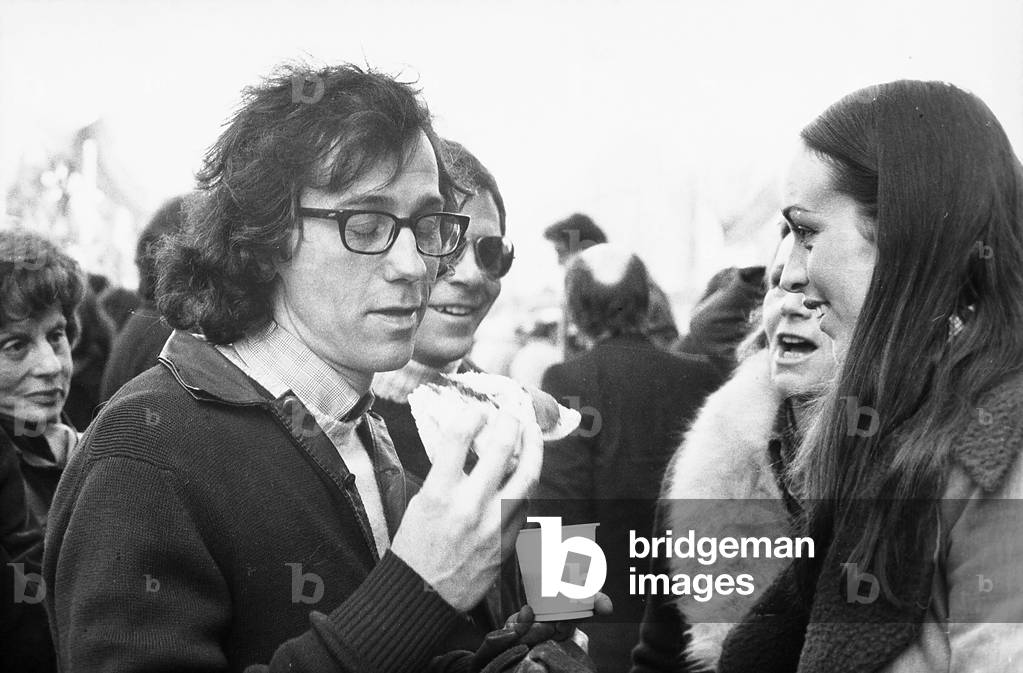 The artist Christo eating a sandwich.