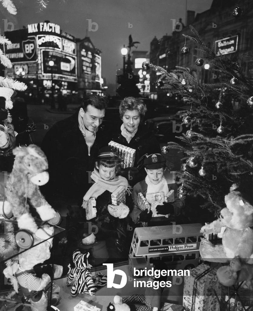 london, christmas, display of toys, 1959