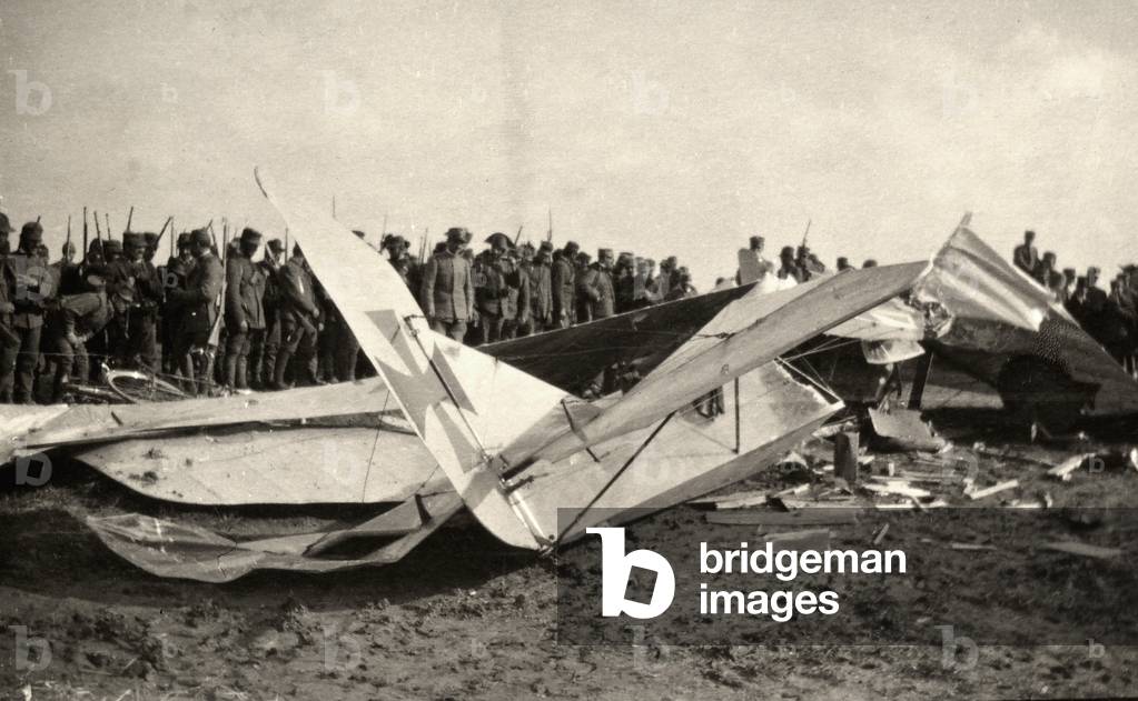 An fallen Austrian aiplane in Friuli during World War I (b/w photo)