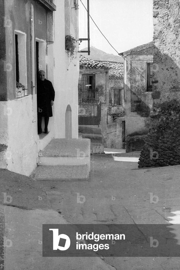 One day in Carfizzi: alley in the old